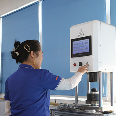 Automatic test machine operated by a GKENI technician